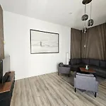 Be My Guest In Stadtfeld Apartment