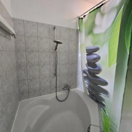 Be My Guest In Stadtfeld Appartement *