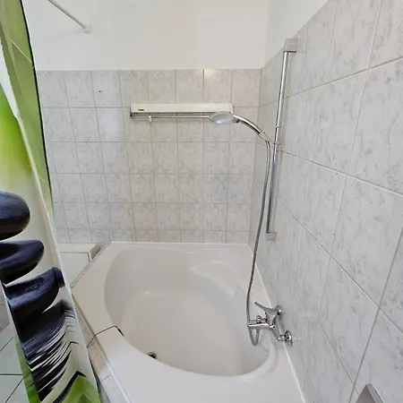 Be My Guest In Stadtfeld Appartement